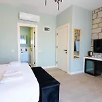 Karnelyan Alacati * Çeşme